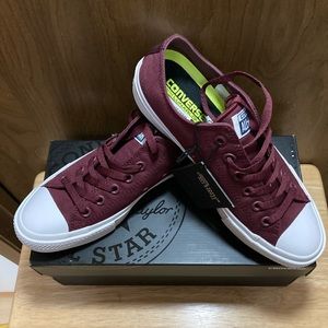 NWT - Converse all stars (Chuck Taylor 2s)